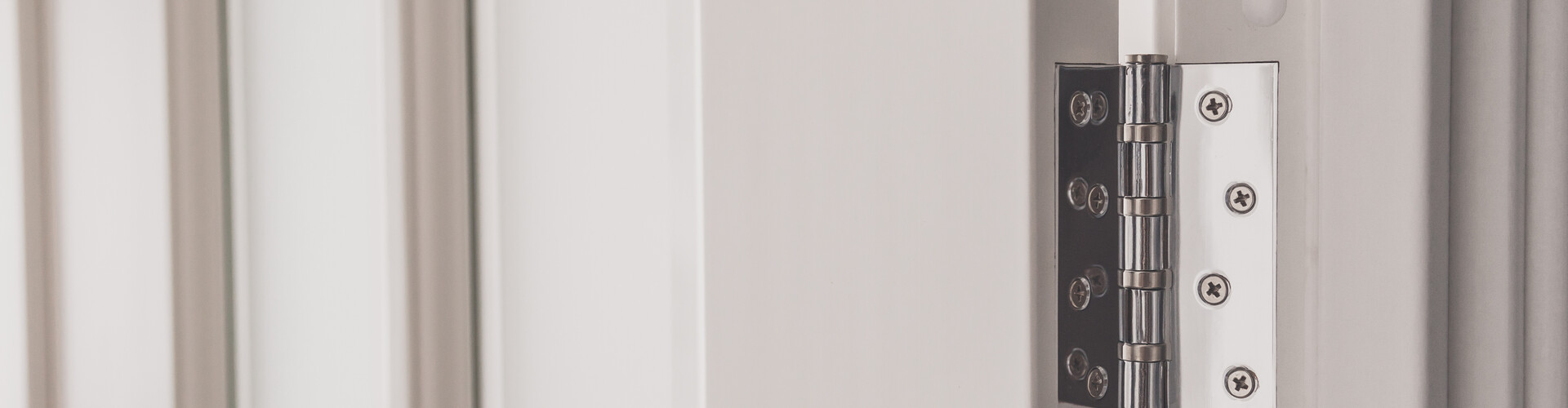 Wat zijn de verschillen tussen paumelles en scharnieren?