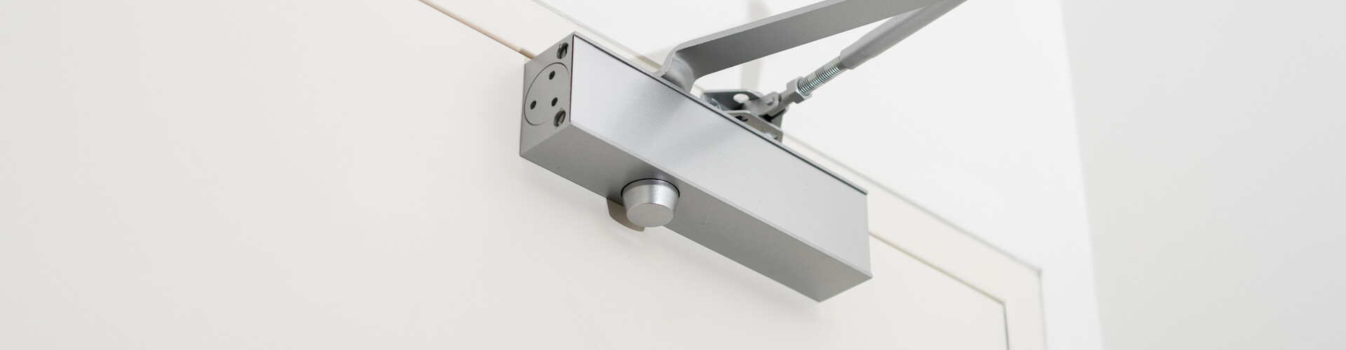 De werking van een deurdranger uitgelegd