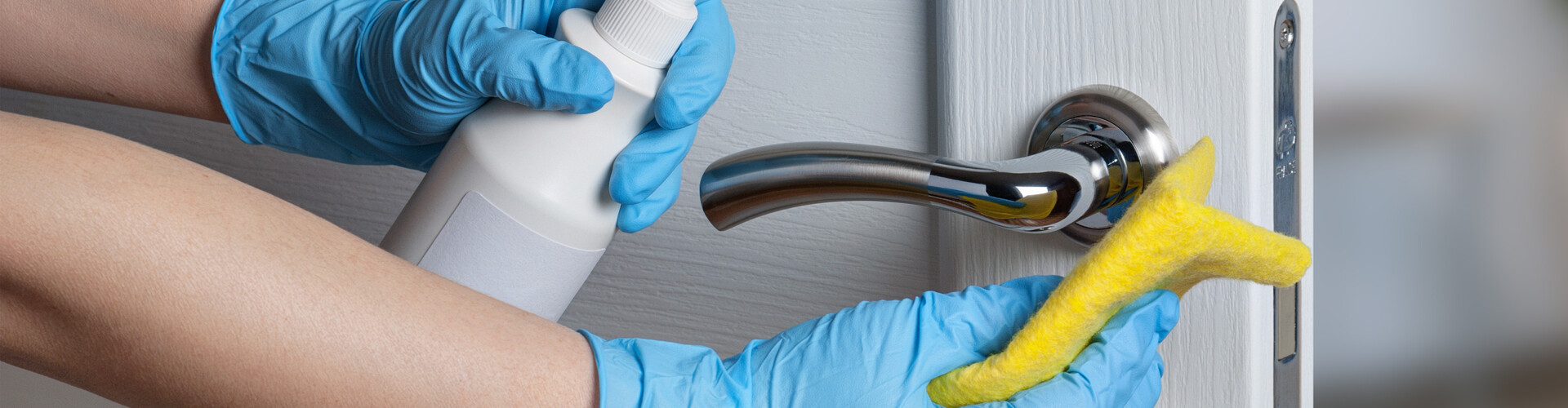 Zo onderhoud je RVS deurbeslag