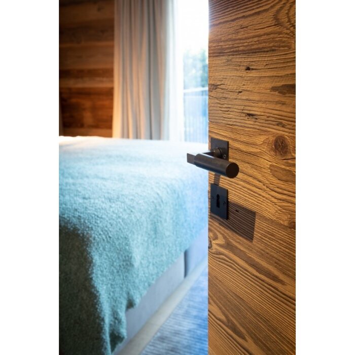 HALCO HALCÖ deurklinken ZERMATT op een vierkant rozet - zichtbaar geschroefd - Zwart staal