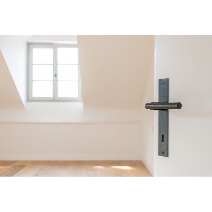 HALCO HALCÖ door handles FÜGEN on plate - visible screwing - Black steel