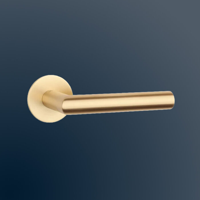 STERK Türgriffe OVAL 1750 in Mattgold auf ultradünnen Rosetten von 3 mm