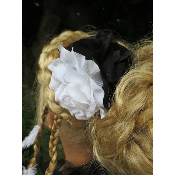 Roses Hair Clip black white