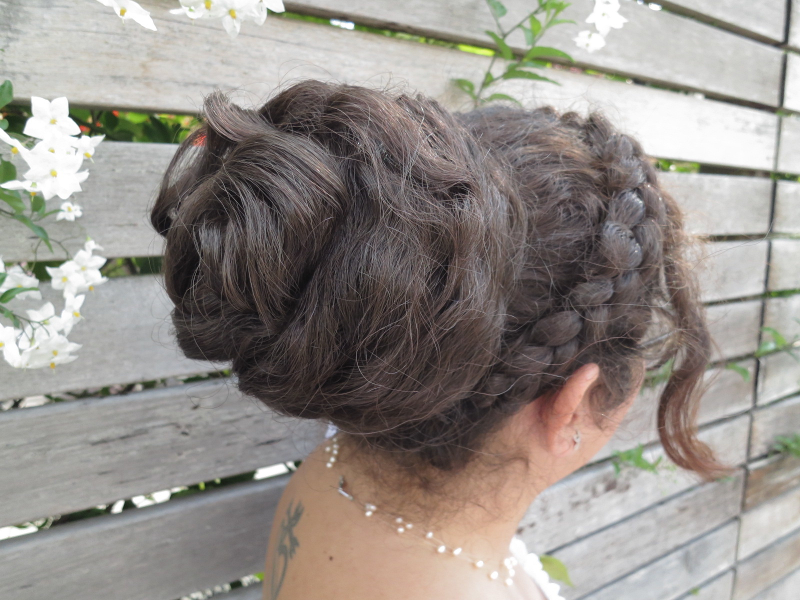 Layered bridal bun Medium clip-on chignon Your color MAGIC TRIBAL HAIR - Magic Tribal Hair - Melanie Penners - Schlegel Str. 30 - 50935 Cologne - Germany - VAT IDs DE288887298 & GB410444738 Layered bridal bun Medium clip-on chignon Your color MAGIC TRIBAL HAIR - Magic Tribal Hair - Melanie Penners - Schlegel Str. 30 - 50935 Cologne - Germany - VAT IDs DE288887298 & GB410444738