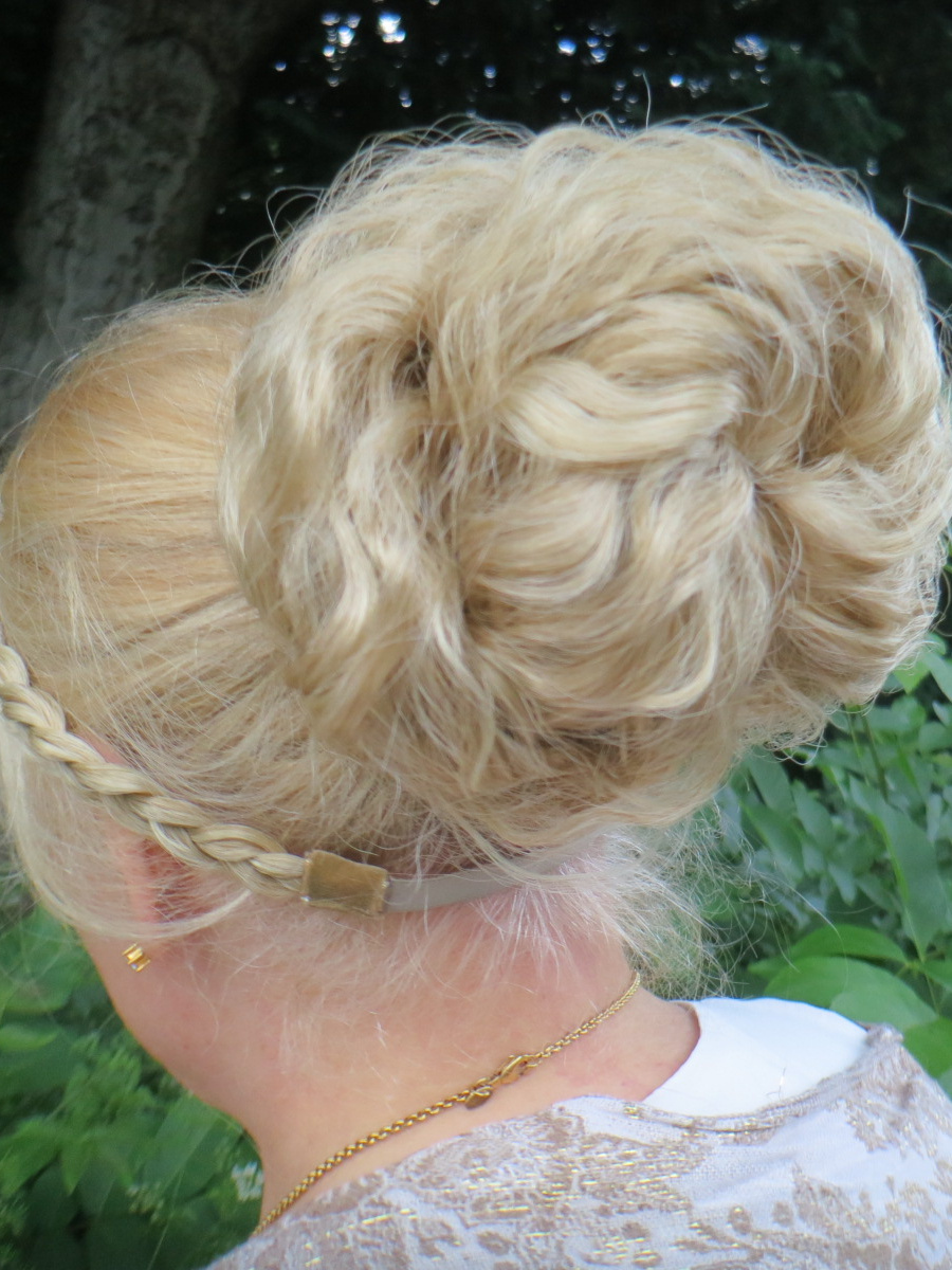 Layered bridal bun Medium clip-on chignon Your color MAGIC TRIBAL HAIR - Magic Tribal Hair - Melanie Penners - Schlegel Str. 30 - 50935 Cologne - Germany - VAT IDs DE288887298 & GB410444738 Layered bridal bun Medium clip-on chignon Your color MAGIC TRIBAL HAIR - Magic Tribal Hair - Melanie Penners - Schlegel Str. 30 - 50935 Cologne - Germany - VAT IDs DE288887298 & GB410444738