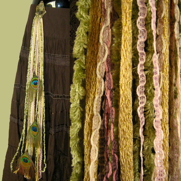 Rose Nostalgia (Peacock) tassel