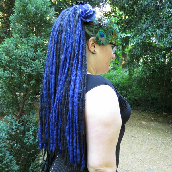 Mitternachtsblaue Gothic Dreads