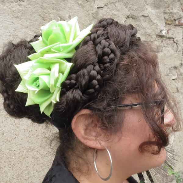 Rose hair clip fair green