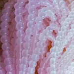 Glaskraal opaal roze 6 mm (22x of streng)