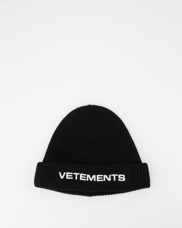 Embroidered-logo ribbed beanie black