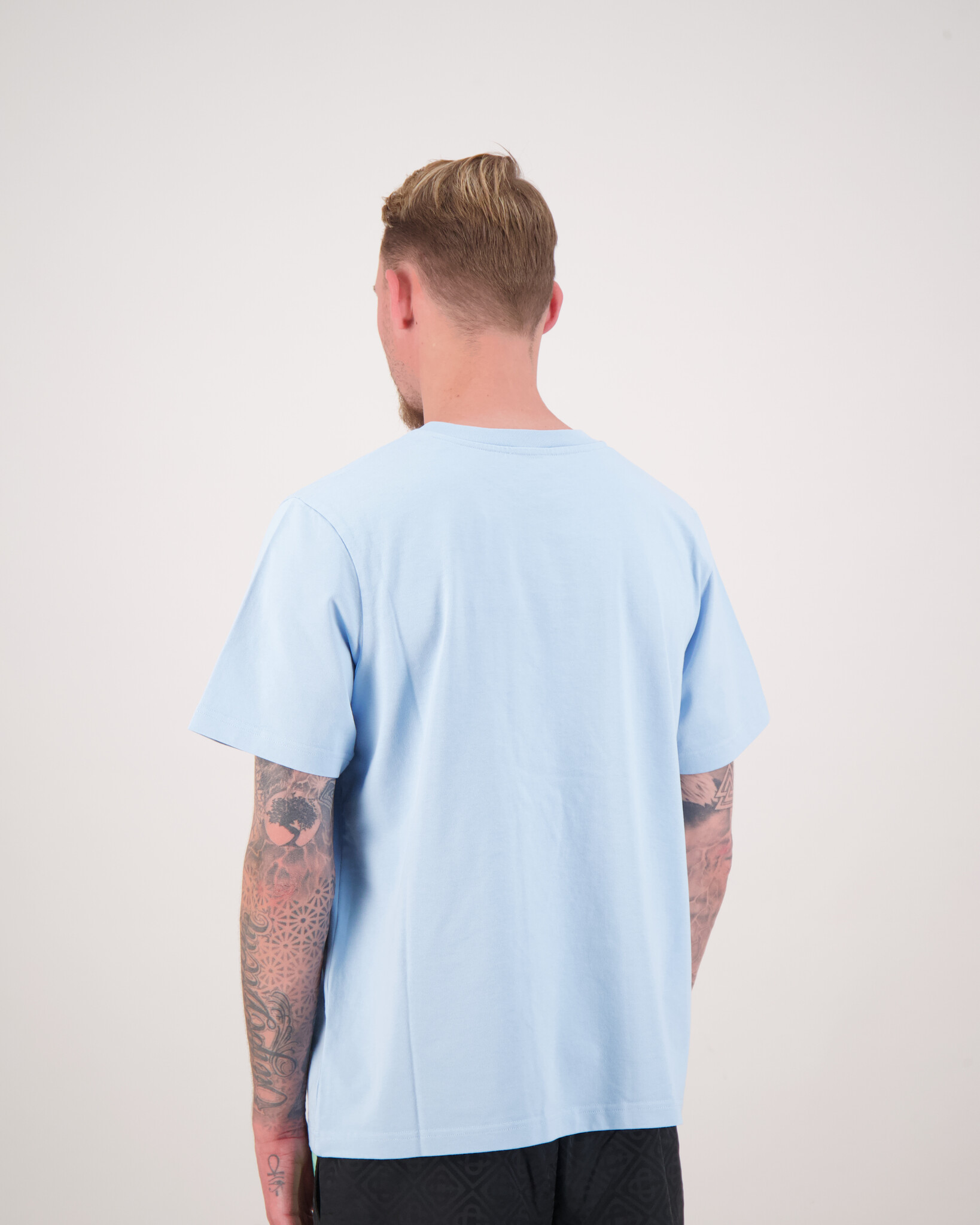 【関税込み】Casablanca ブルー Montagne パッチ Tシャツ Casablanca Montagne contrasting-trim Cropped T-shirt | Blue