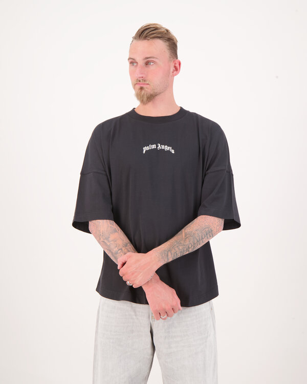 Curved logo Over T-Shirt Zwart