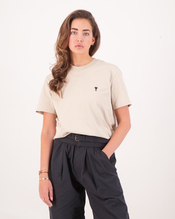 AMI De Coeur Black Logo T-Shirt Creme Dames