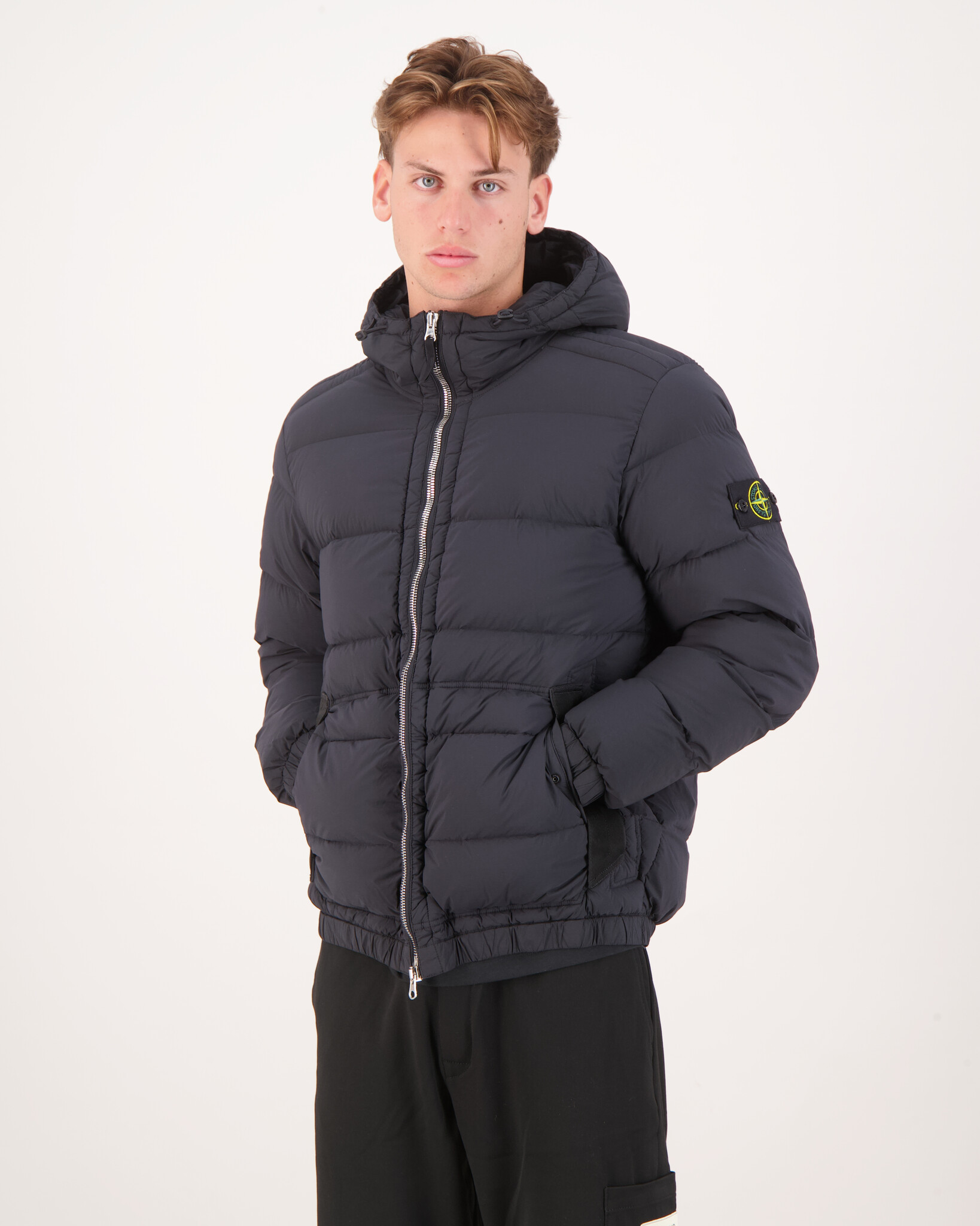 ジャケット・アウター STONE  SEAMLESS TUNNELNYLON DOWNTC Stone Island 4100040 Seamless Tunnel Nylon Down - TC Jas Zwart