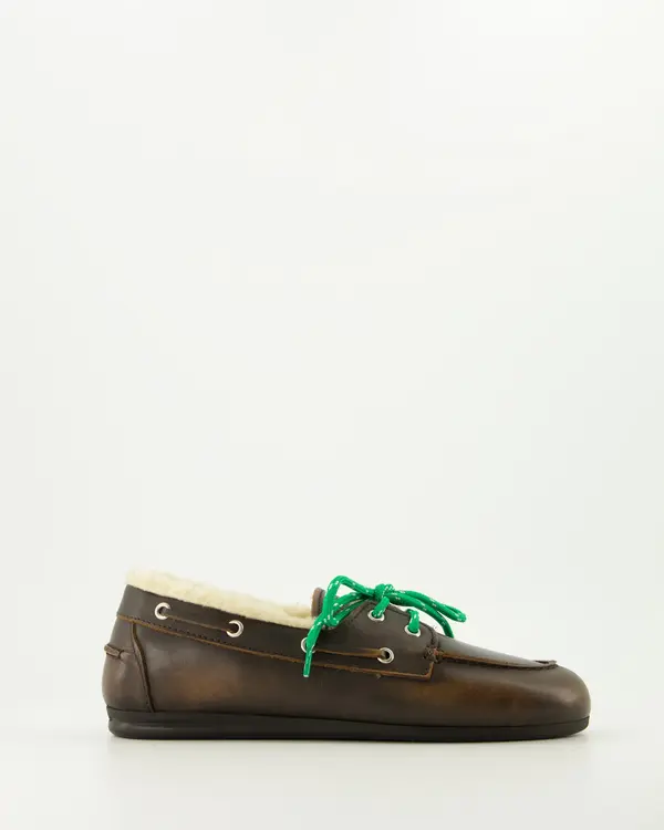 Bootsschuh aus Lammfell Coffee