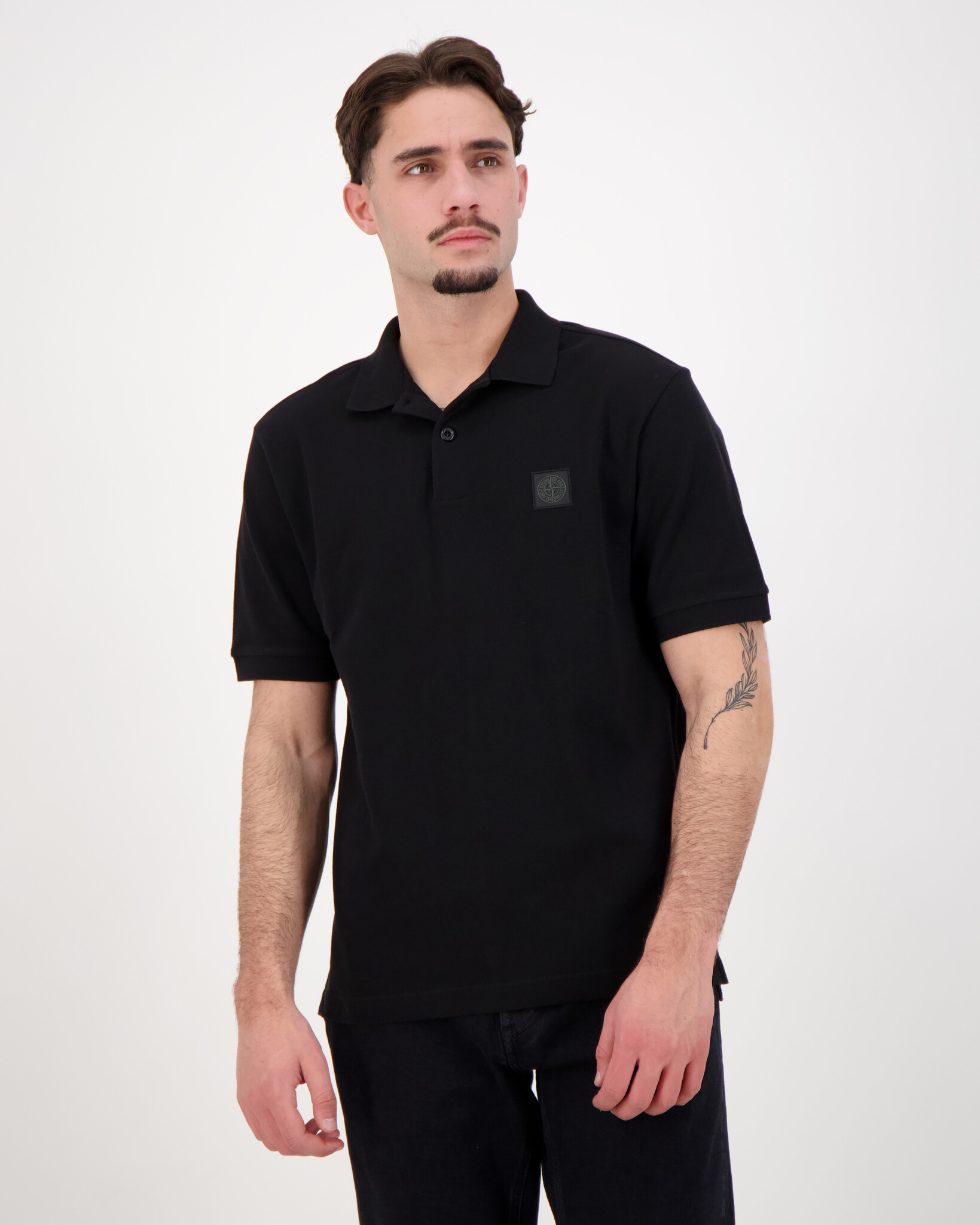 Stone Island 2200002 50/2 Organic Cotton Pique SI Ghost Polo Zwart
