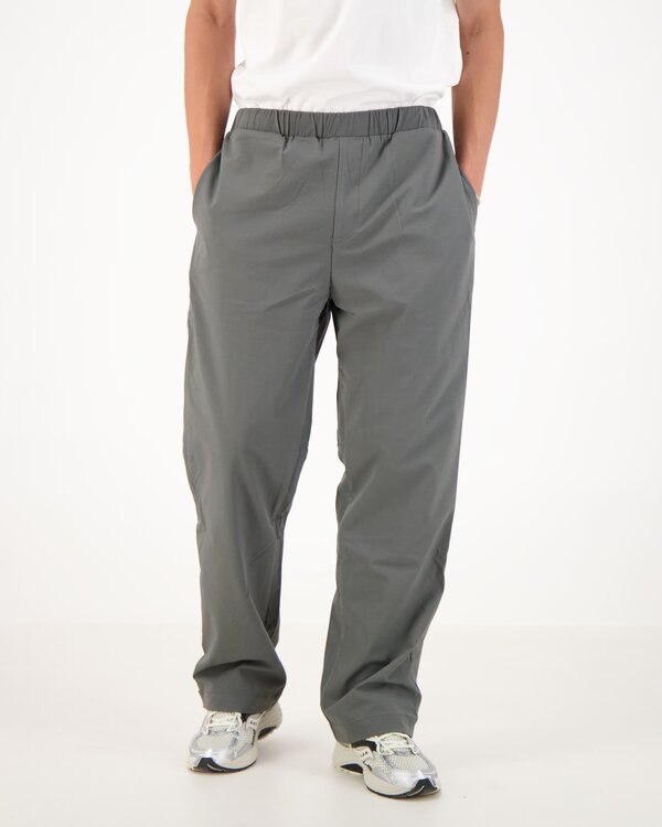 Badge Formal Tech Pants Grijs