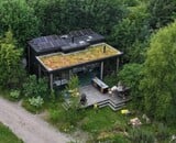 Luxe vakantiewoning verwarmt water met zonnestroom