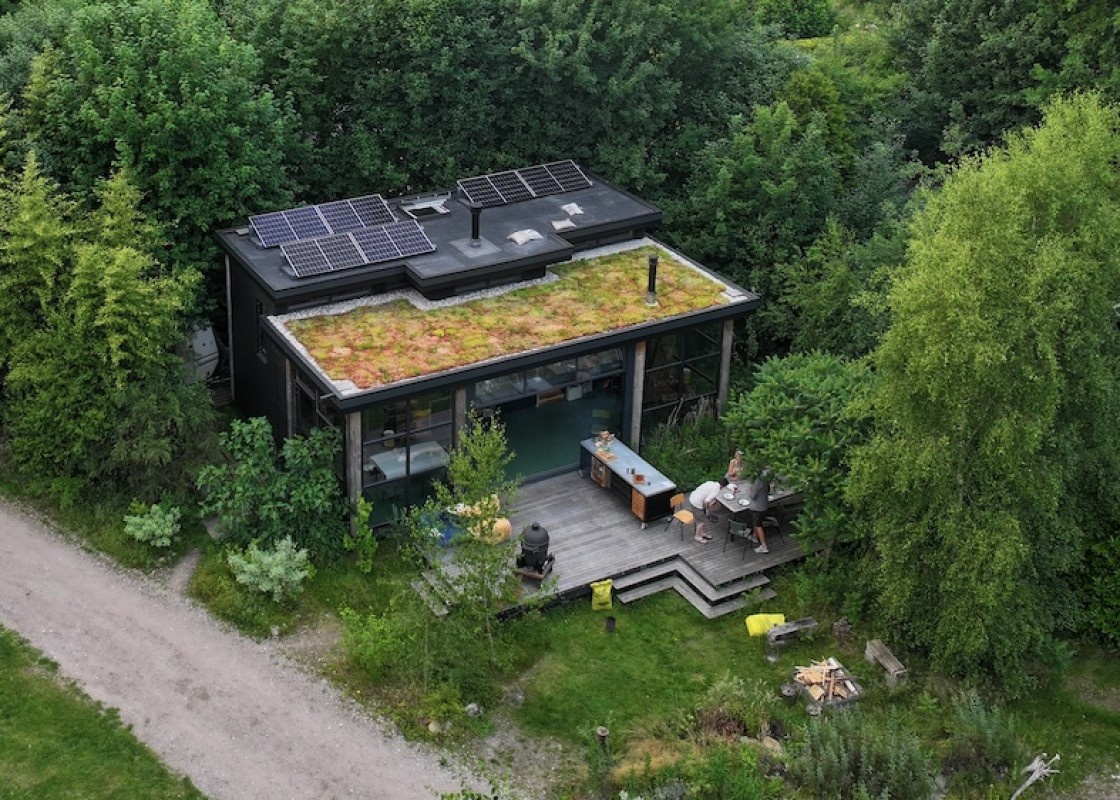 Luxe vakantiewoning verwarmt water met zonnestroom