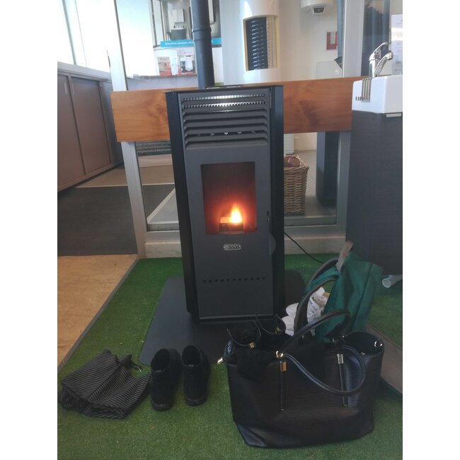 Green Pelletkachel 8 kW - showroom model