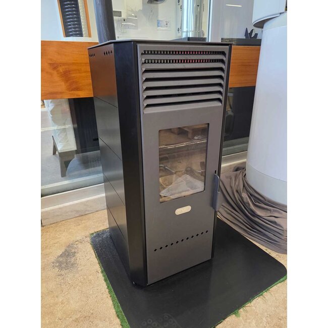 Green Pelletkachel 8 kW - showroom model