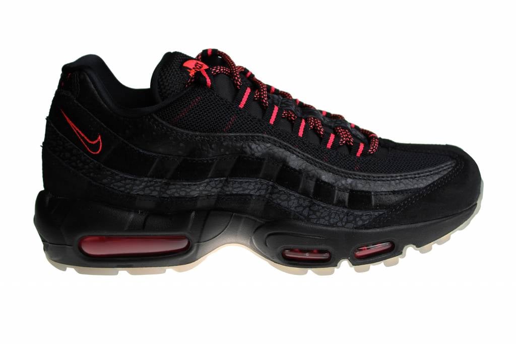black and pink 95s