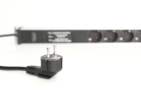 DIGITUS Professional Contactdoosstrook met aluminium profiel, 8-voudige geaarde contactdozen, 2 m kabel met geaarde stekker - 4000 Watt