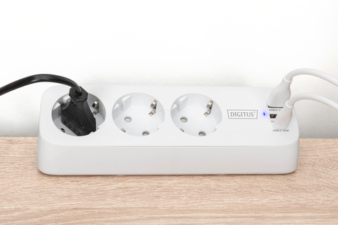 DIGITUS 3-weg bureaucontactdoos, wit 3x stopcontact, 2x USB-A, 1xUSB-C, 3680W, 12W, 30W, 1,5m