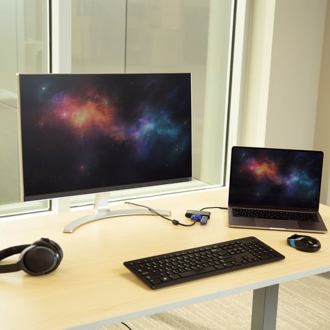 STARTECH USB-C naar VGA multifunctionele adapter met Power Delivery en USB-A poort - USB Type-C naar VGA