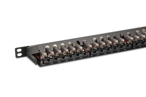 DIGITUS CAT 6A klasse EA patchpaneel, afgeschermd, 0,5U 24-poorts RJ45, incl. stofkap, 8P8C, 19", zwart