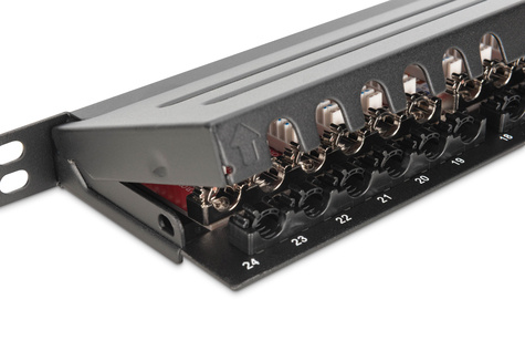 DIGITUS CAT 6A klasse EA patchpaneel, afgeschermd, 0,5U 24-poorts RJ45, incl. stofkap, 8P8C, 19", zwart