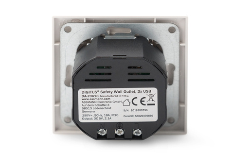 DIGITUS Geaard stopcontact, 2x USB, USB totaalvermogen 5 V 2.1A, ingang: AC 250V 50Hz, RAL 9003