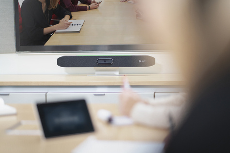 Poly Studio X50 All-In-One Video Bar met TC8