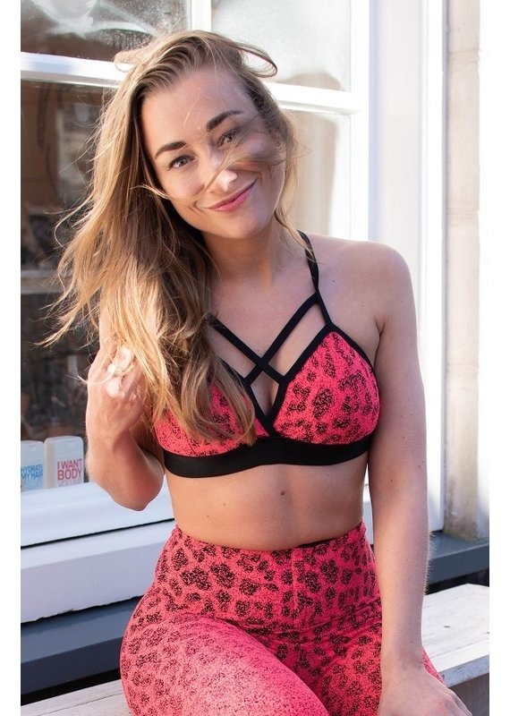 https://cdn.webshopapp.com/shops/43133/files/415502568/570x800x2/bom-fit-brasil-sports-bra-coral-leopard-with-cups.jpg