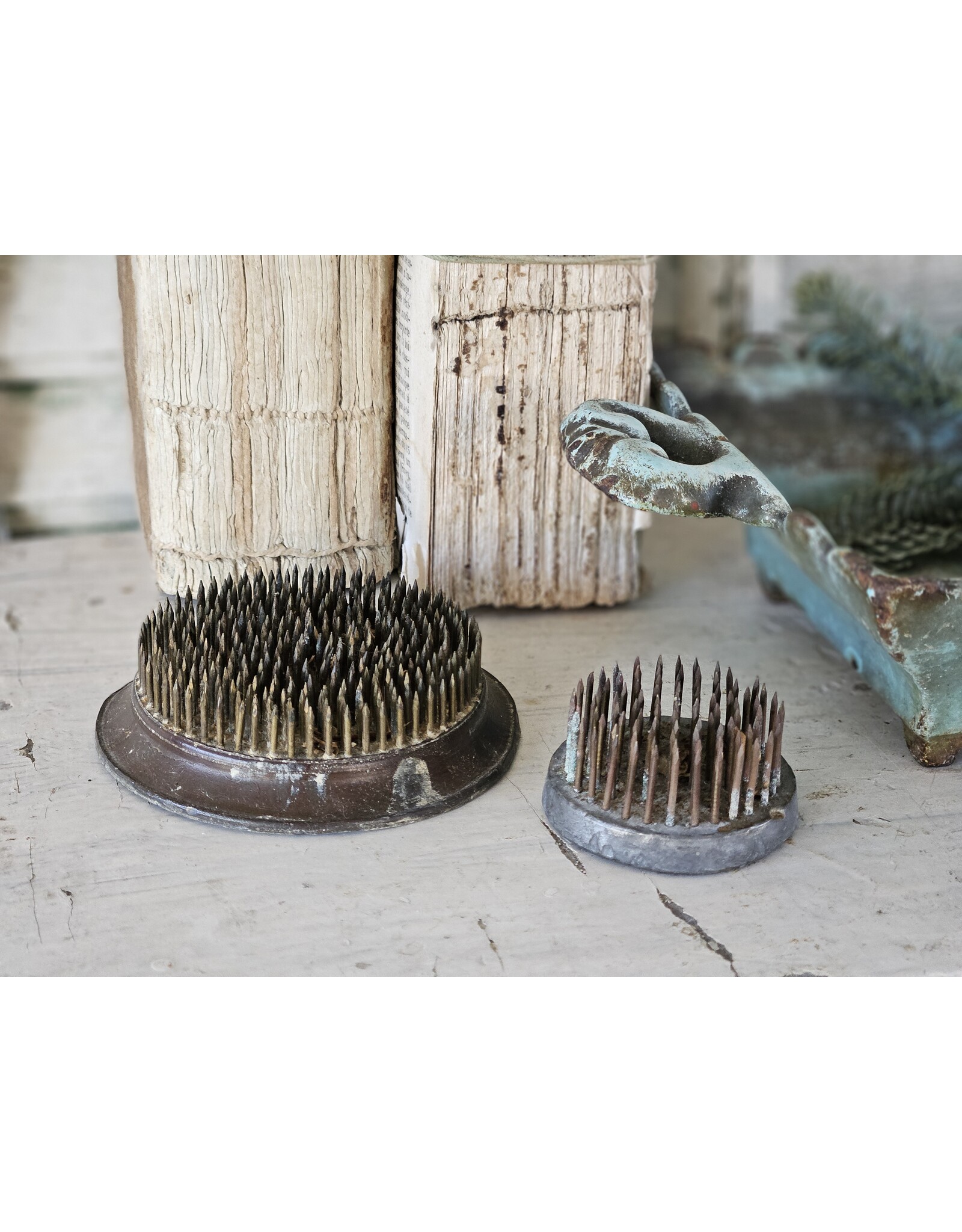 Pique Fleur, bloemsteker metaal