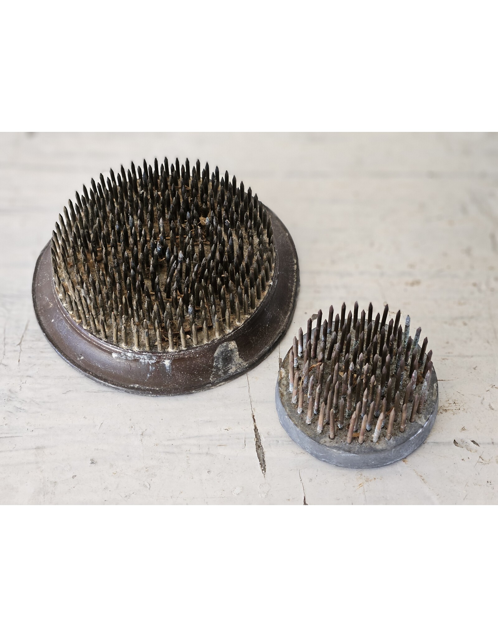 Pique Fleur, bloemsteker metaal