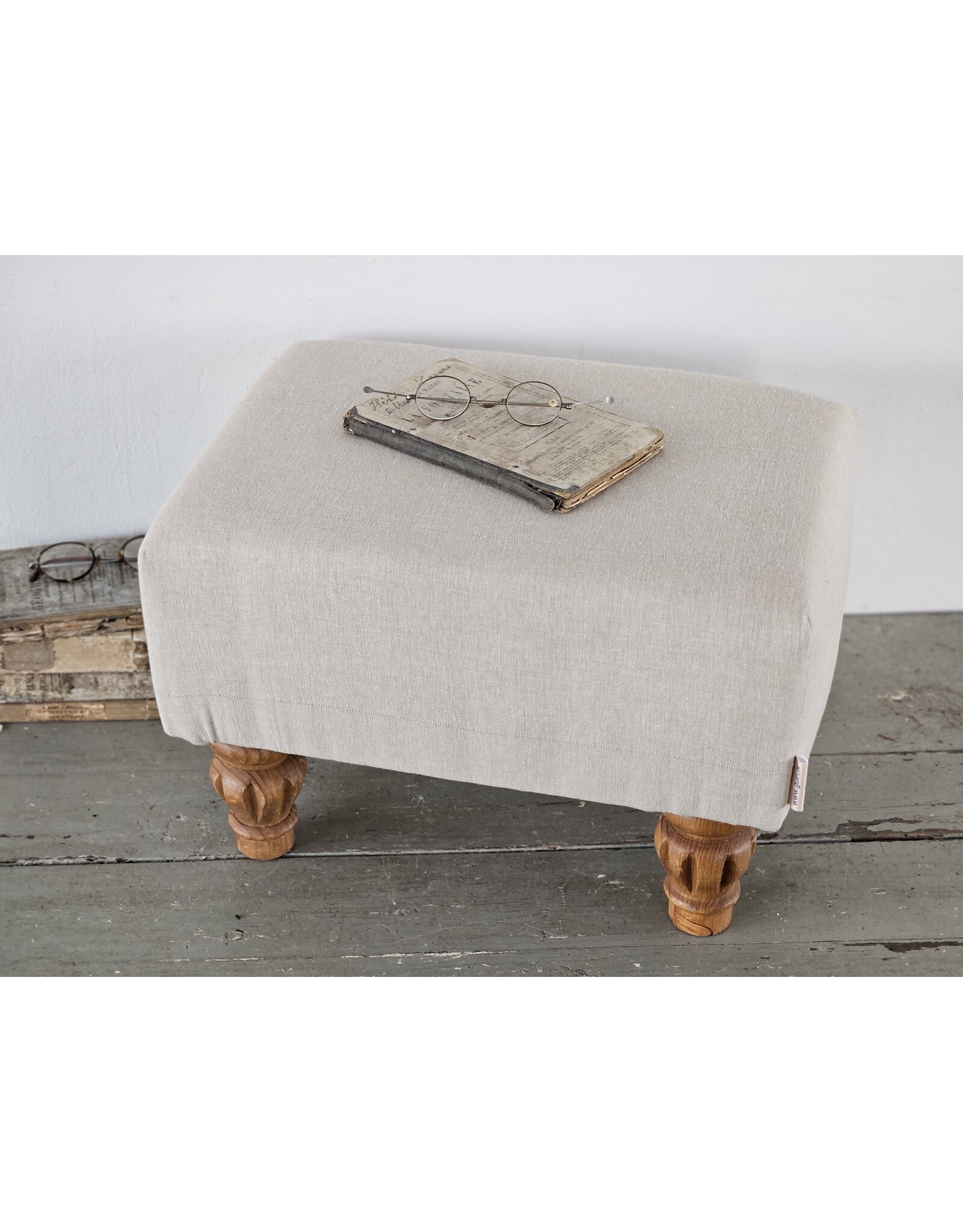 Voetenbankje,  poefje oud linnen