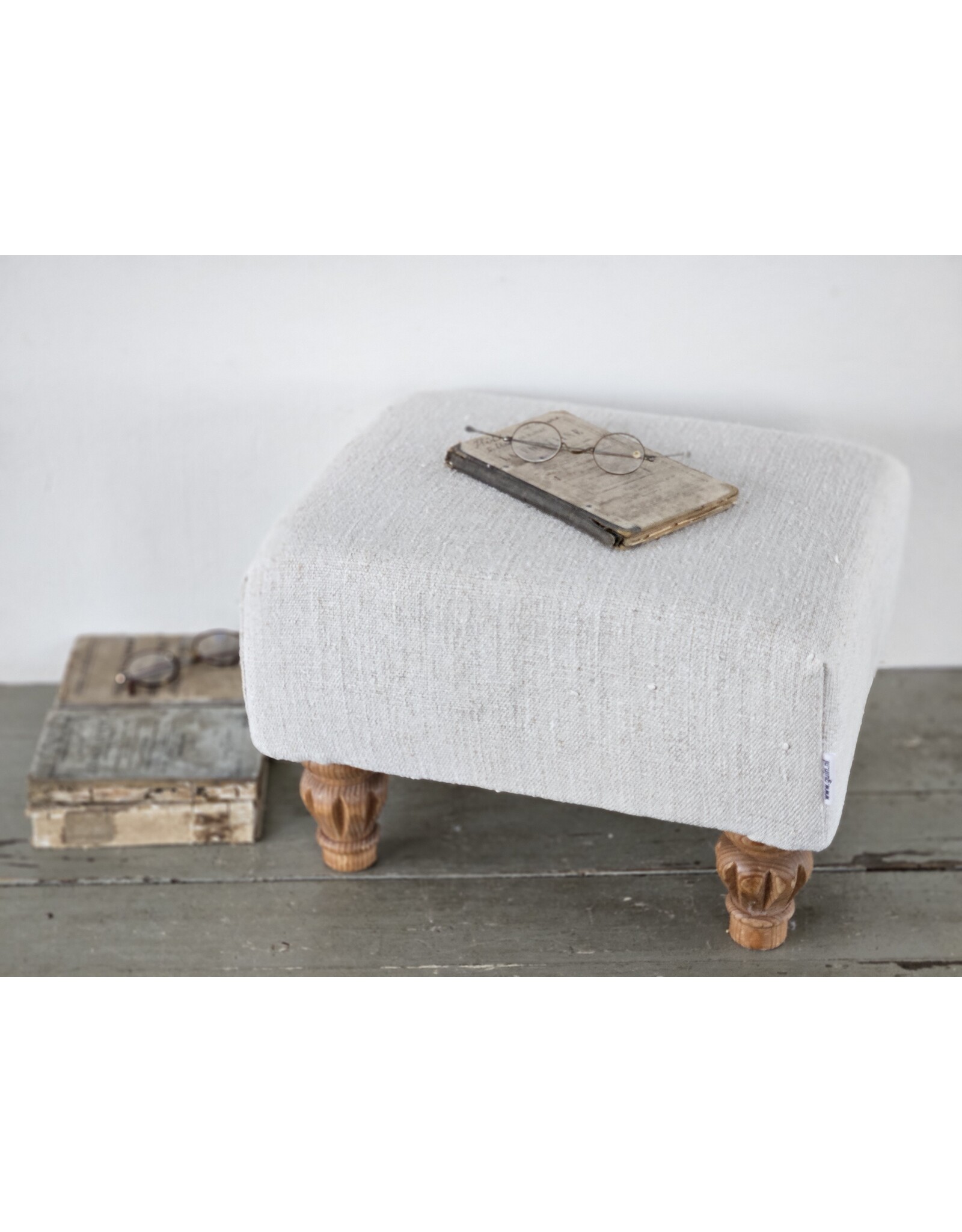 Voetenbankje,  poefje oud linnen