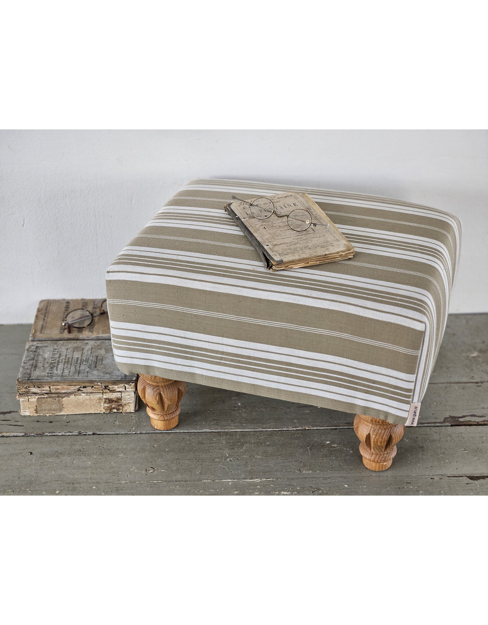 Voetenbankje,  poefje oud linnen