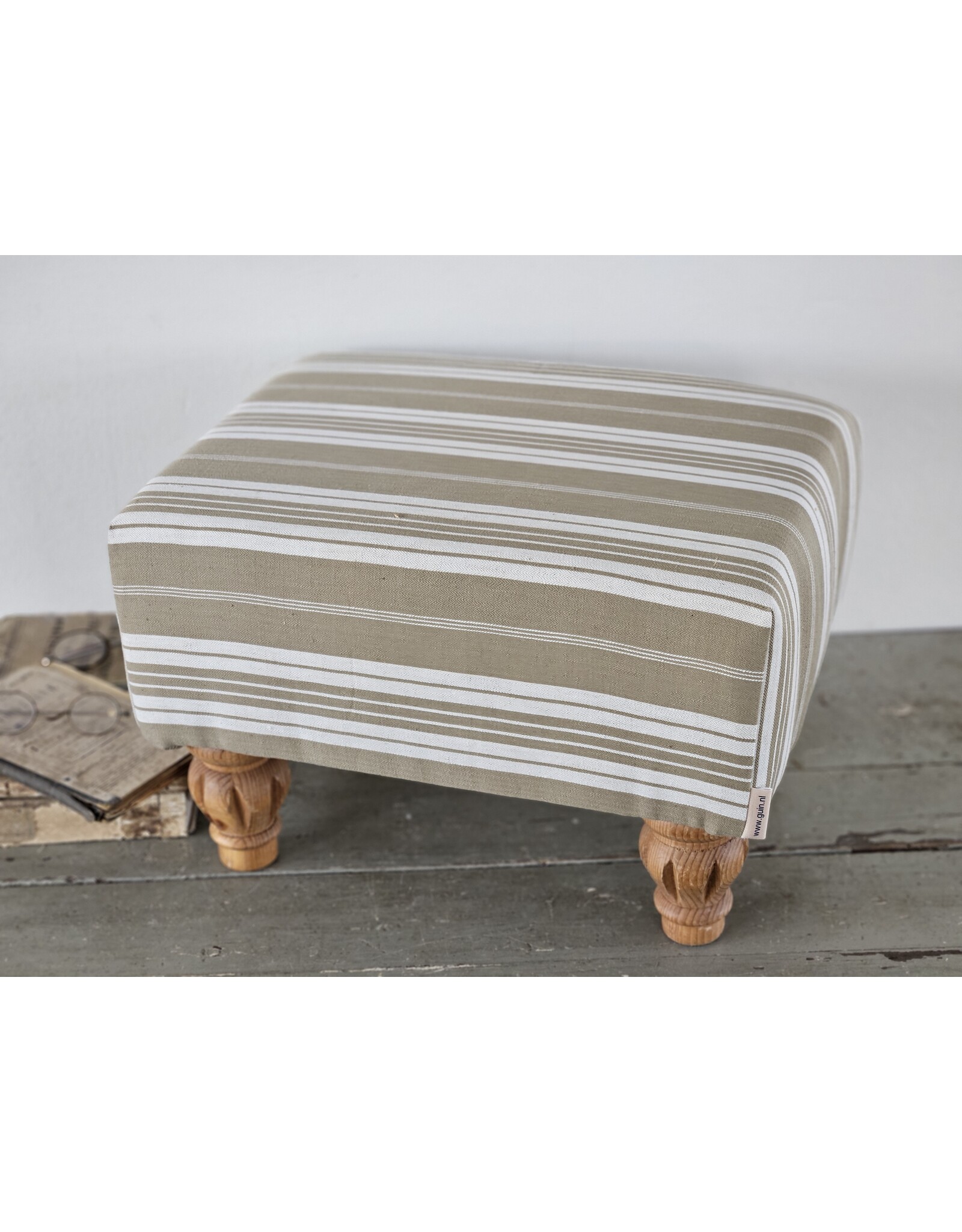 Voetenbankje,  poefje oud linnen