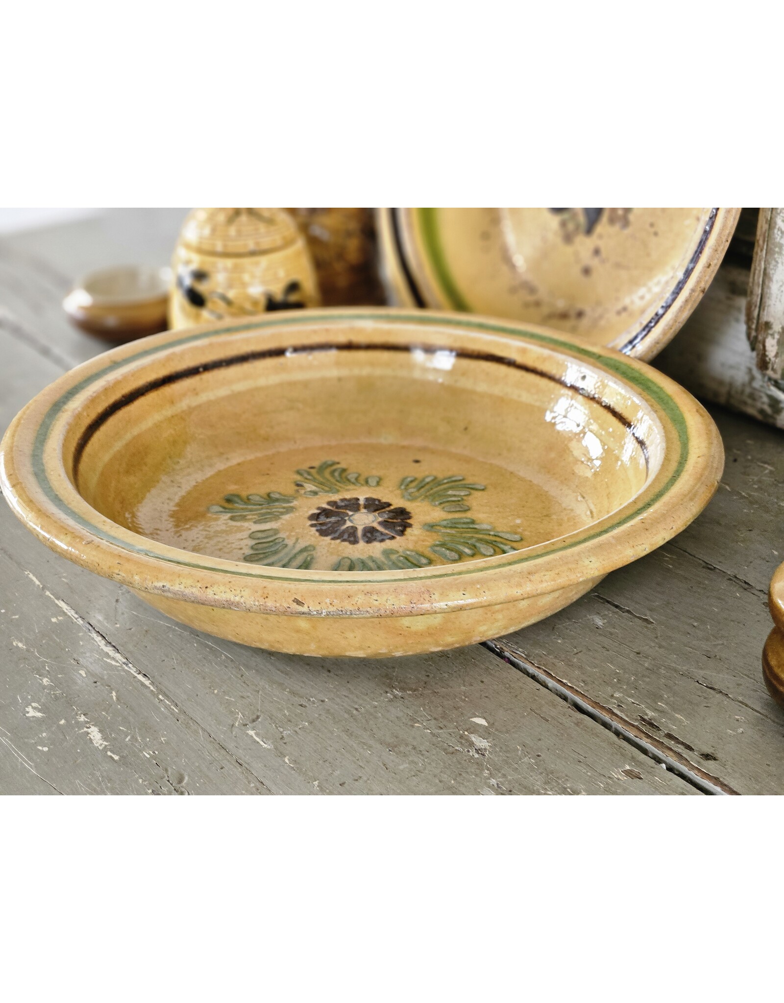 Franse Aardewerken Schaal