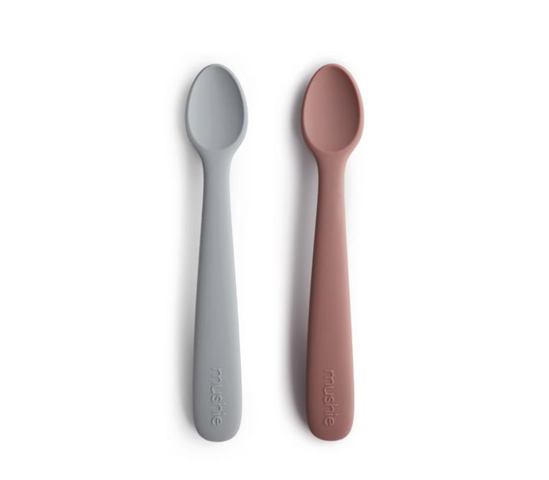 https://cdn.webshopapp.com/shops/43958/files/351500866/800x700x2/mushie-baby-spoons-stone-cloudy-mauve.jpg