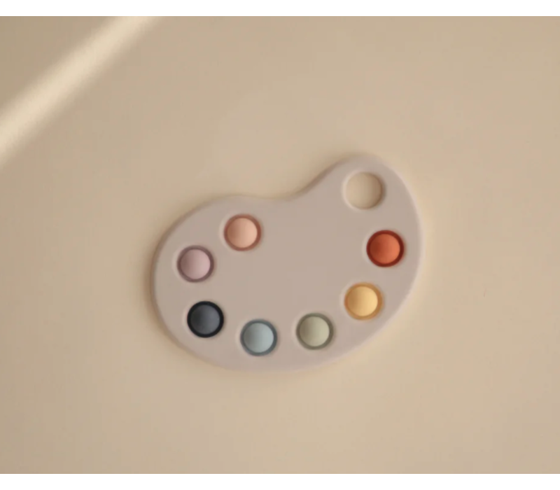 Mushie press toy paint palette multi Mevrouw Aardbei