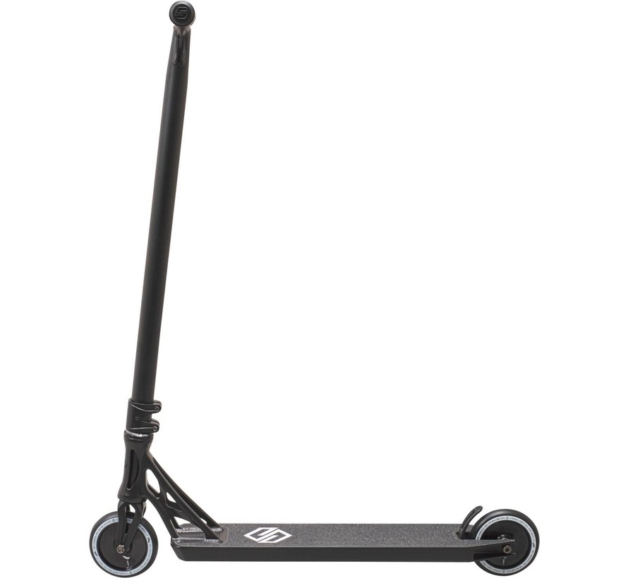 Striker Essence skate park and vert Stunt scooter black