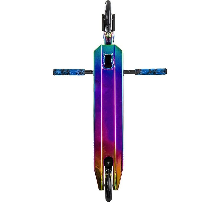 Monopattino acrobatico del team NKD nel colore arcobaleno