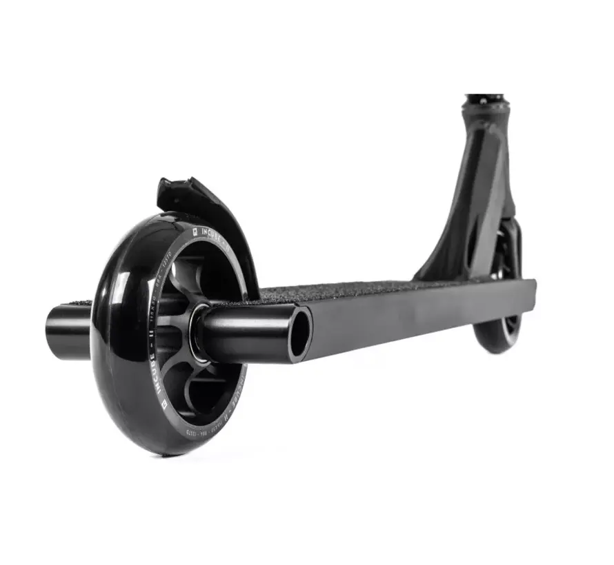 Ethischer Stuntschritt Pandora Black