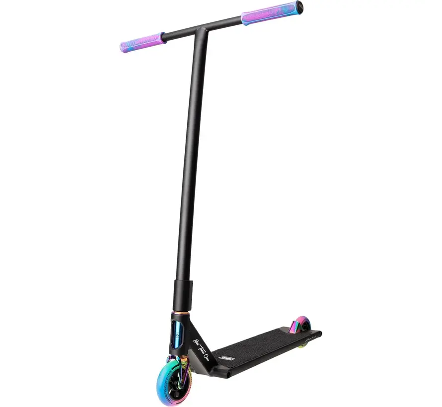 NKD Mono Stuntstep Schwarz/Regenbogen 89 cm – Für den ernsthaften Stuntfahrer