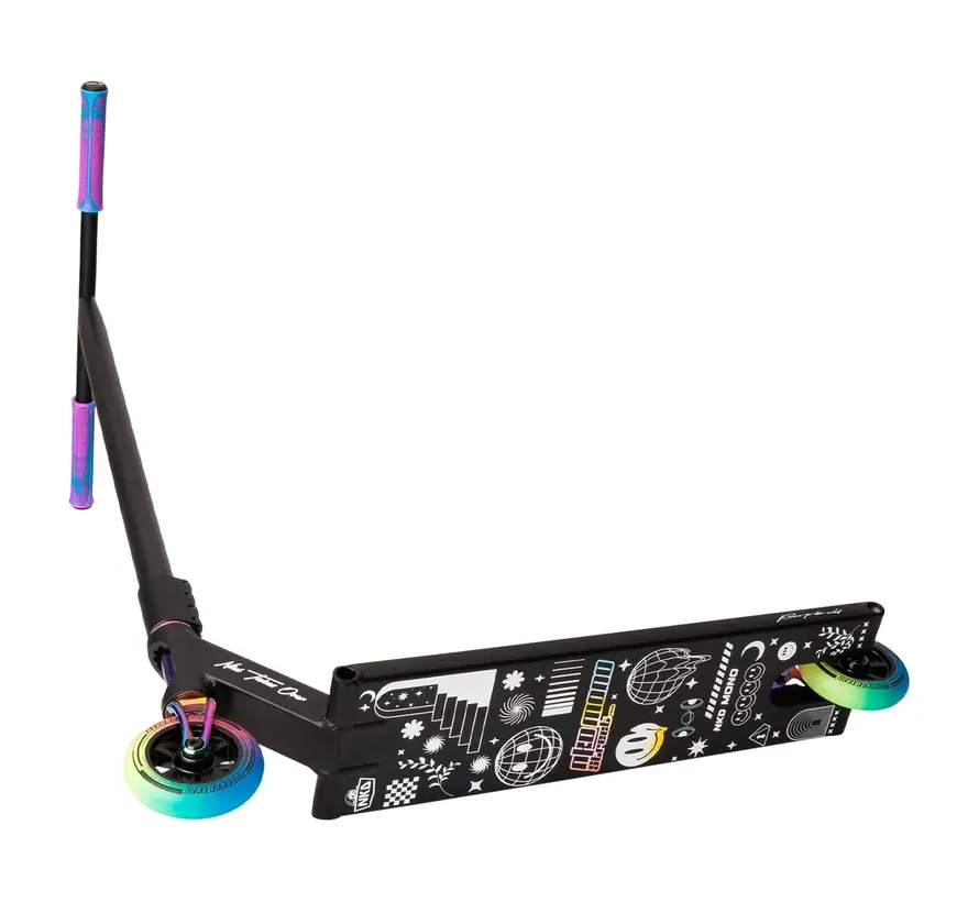 NKD Mono Stuntstep Schwarz/Regenbogen 89 cm – Für den ernsthaften Stuntfahrer