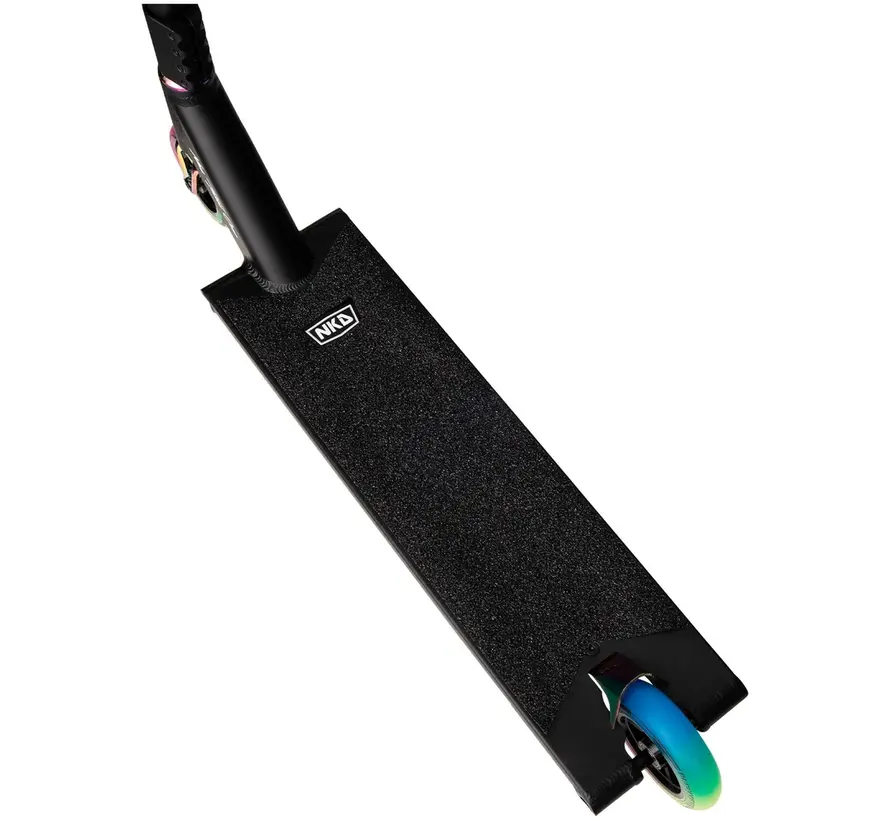 NKD Mono Stuntstep Schwarz/Regenbogen 89 cm – Für den ernsthaften Stuntfahrer