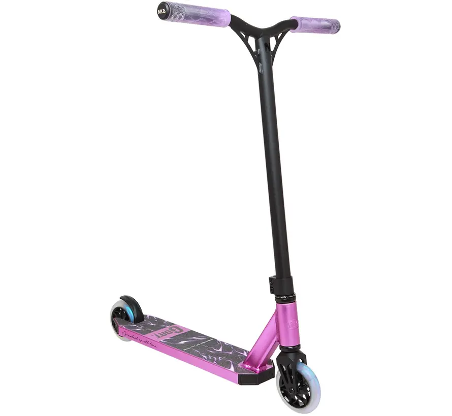 ¿Quieres comprar un scooter acrobático NKD Goat? | Fuerte, ligero y perfecto para principiantes. Streetsurfshop.nl